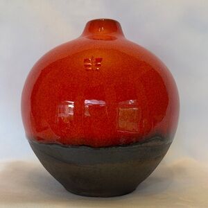 VINTAGE BEAUTIFUL CRATE & BARREL TWO TONE BUD VASE VIBRANT RED &  BRONZE SPHERE